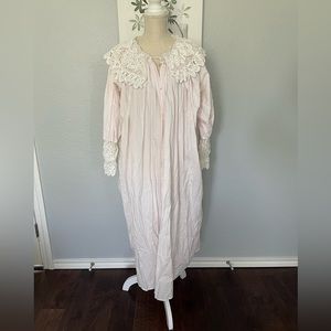 Vintage Vandemere Women’s Button Up Nightgown